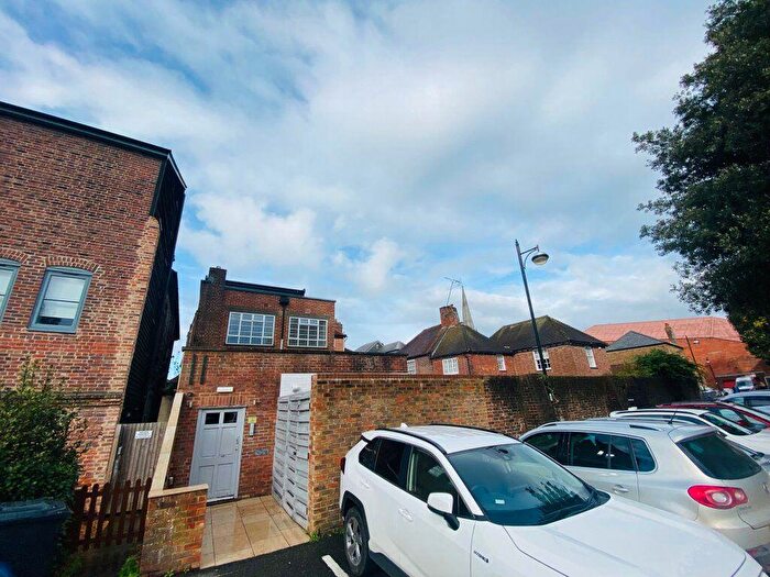 1 Bedroom Flat To Rent In South Street, PO19