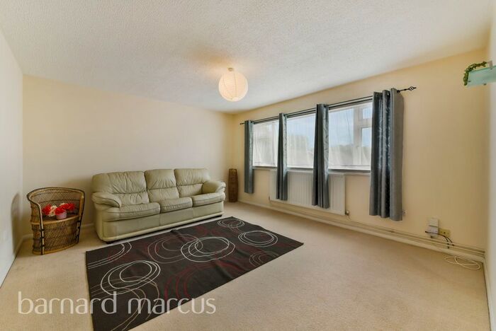 2 Bedroom Flat To Rent In Field Road, Feltham, TW14