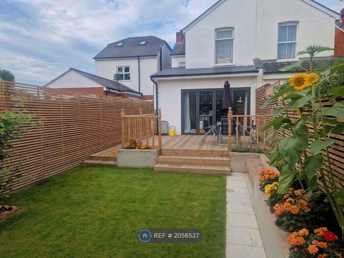 2 Bedroom Flat To Rent In Hampton Road, Worcester Park, KT4