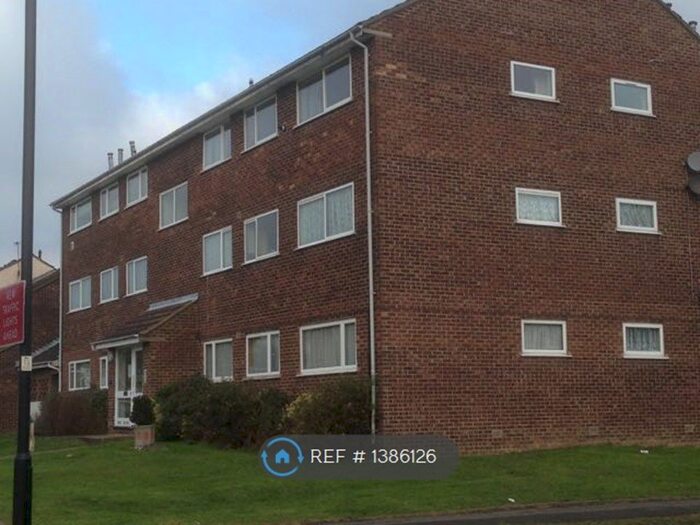 1 Bedroom Flat To Rent In Swallow Drive, Middx, UB5