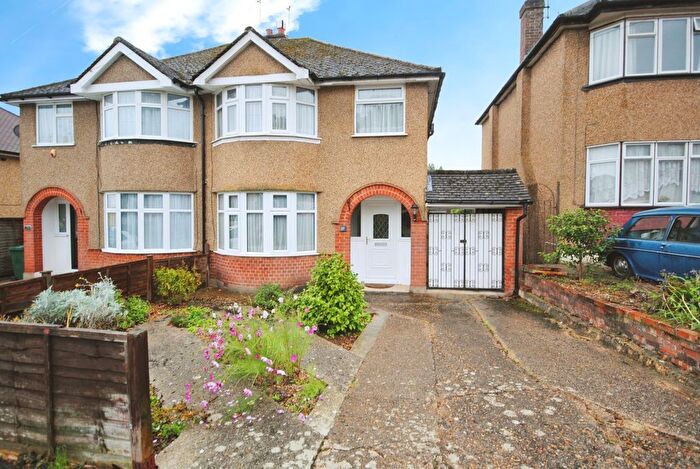 3 Bedroom Semi-detached House For Sale In Hastings Way, Croxley Green, Rickmansworth, WD3