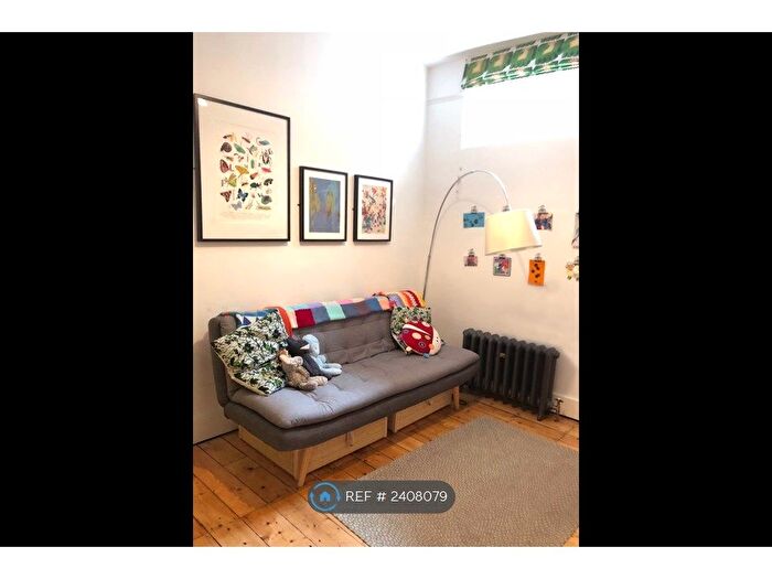 2 Bedroom Flat To Rent In Beryl Road, London, W6