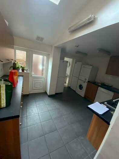 6 Bedroom Terraced House To Rent In Landcross Road, Fallowfield, M14
