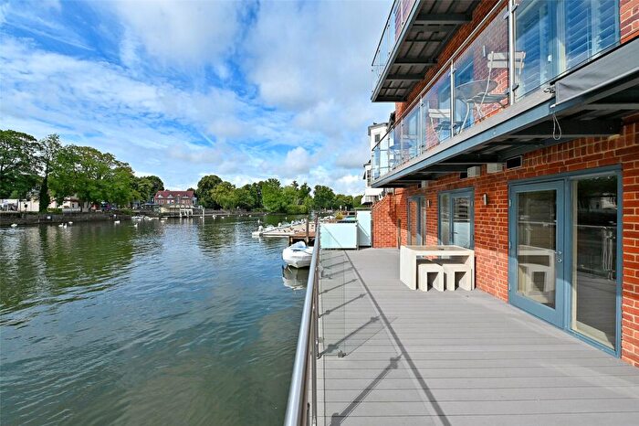 3 Bedroom Duplex To Rent In High Street, Eton, Windsor, Berkshire, SL4