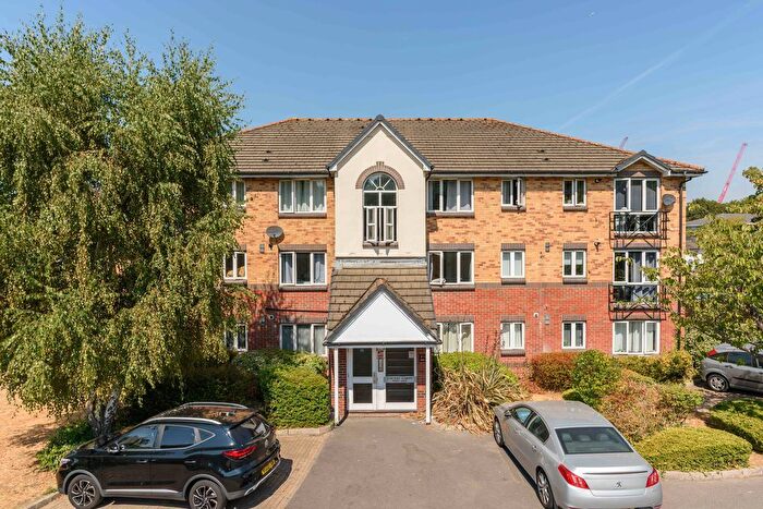 2 Bedroom Flat For Sale In Parry Drive, Weybridge, KT13