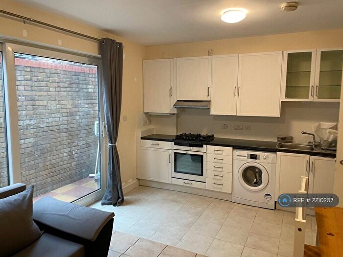 2 Bedroom Flat To Rent In Archway Road, London North Islington, N19