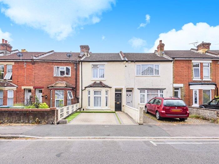 3 Bedroom Terraced House For Sale In Richmond Road, Freemantle, Southampton, Hampshire, SO15