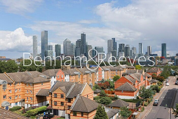3 Bedroom Apartment To Rent In Surrey Quays, SE16