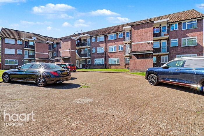 2 Bedroom Apartment For Sale In Whitchurch Lane, Edgware, HA8