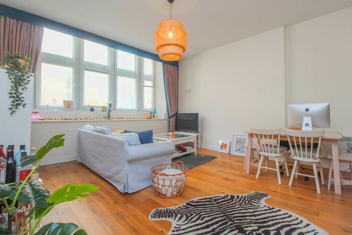 1 Bedroom Flat To Rent In Kings Court, High Street, Newport, NP20