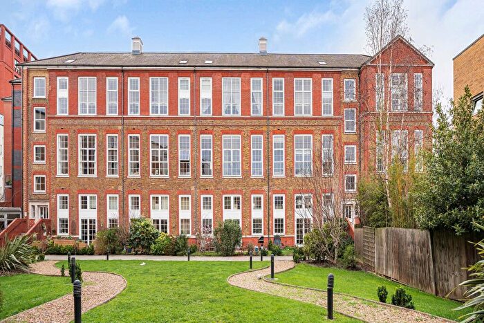 3 Bedroom Apartment For Sale In Enfield Road, London, N1