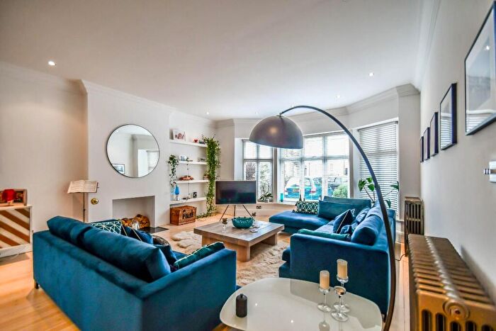 2 Bedroom Flat For Sale In Preston Road, Westcliff-On-Sea, SS0