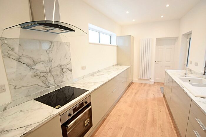 4 Bedroom Town House To Rent In Kingsway, Cleethorpes, DN35