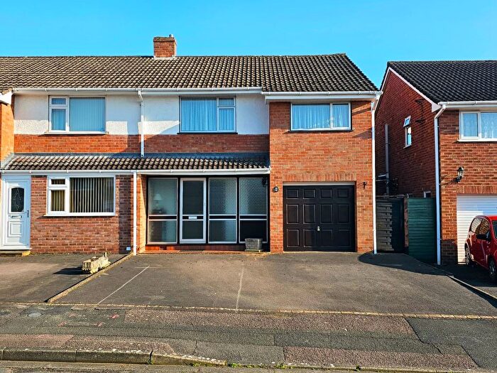 3 Bedroom Semi Detached House For Sale In Pinemount Road, Hucclecote, GL3