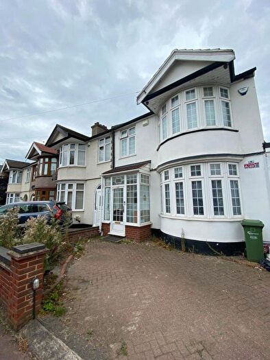 4 Bedroom Flat To Rent In Halsham Crescent, Barking, Essex, IG11