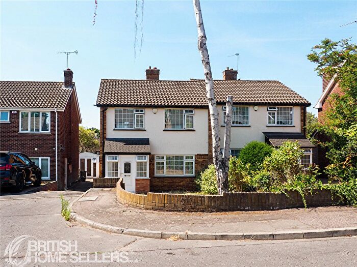 3 Bedroom Semi-detached House For Sale In The Friars, Chigwell, IG7
