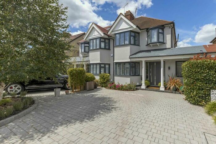 3 Bedroom House To Rent In Glebe Gardens, New Malden, KT3