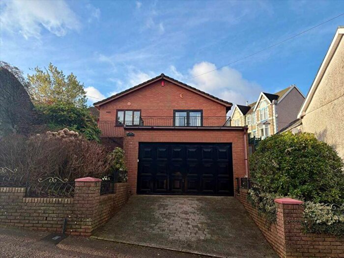 4 Bedroom Bungalow For Sale In Llwyn Coch Bungalow, Hughes Street, Tonypandy, CF40