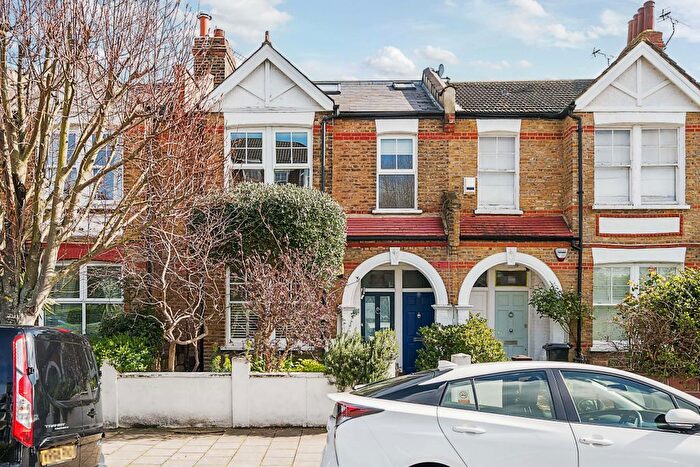 3 Bedroom Maisonette To Rent In Emlyn Road, London, W12