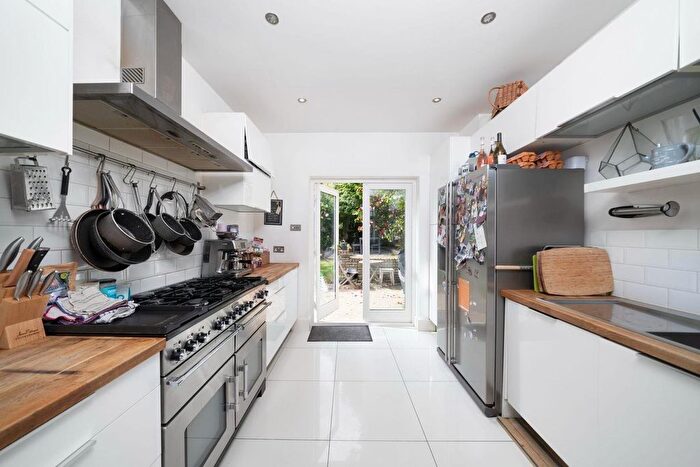 4 Bedroom Terraced House To Rent In Arragon Gardens, London, SW16