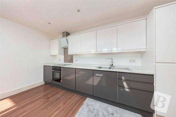 2 Bedroom Flat To Rent In Mercury Gardens, Romford, Essex, RM1
