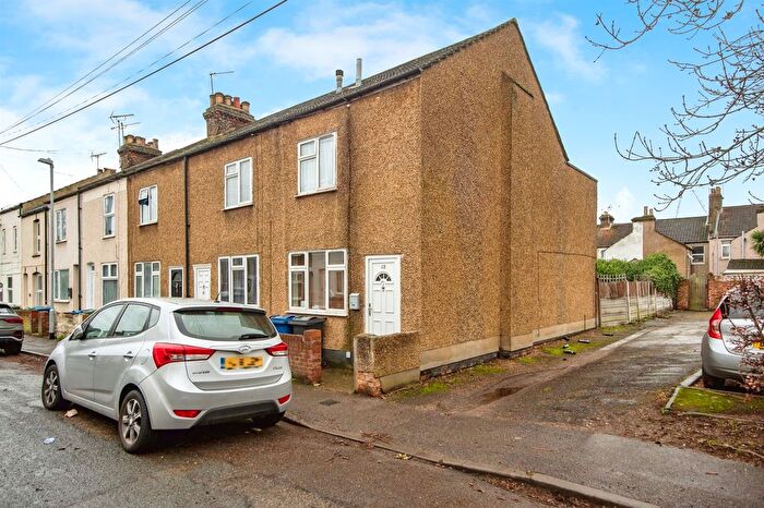 2 Bedroom End Terrace House For Sale In William Street, Grays, RM17