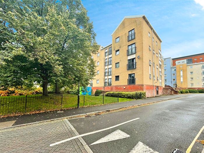 2 Bedroom Flat For Sale In White Star Place, Southampton, Hampshire, SO14