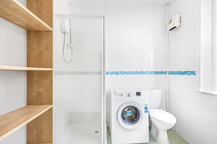 Flat To Rent In Springwell Avenue, London, NW10