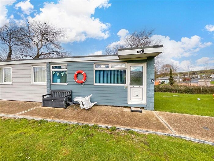 2 Bedroom Mobile/park Home For Sale In Yaverland Road, Sandown, Isle Of Wight, PO36