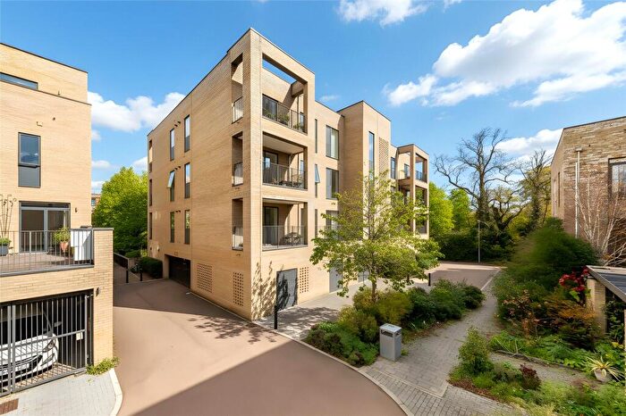 2 Bedroom Apartment For Sale In Seekings Close, Trumpington, Cambridge, Cambridgeshire, CB2
