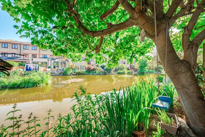 3 Bedroom Semi-Detached House For Sale In Storers Quay, London, E14