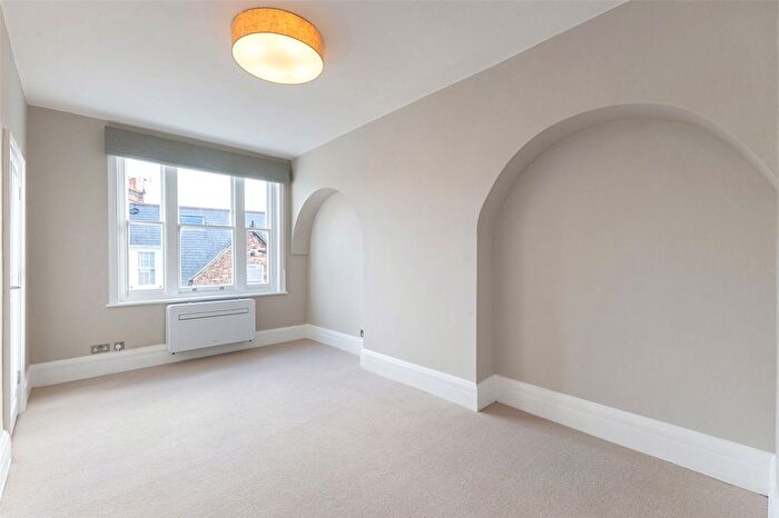 3 Bedroom Flat To Rent In Fulham Road, London, SW3