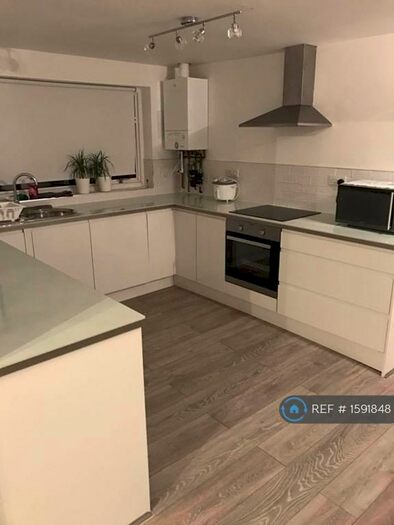 3 Bedroom Detached House To Rent In Gainsborough Road, Leicester, LE2