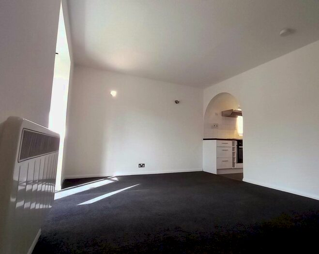 Studio To Rent In Maltby Drive, Enfield, London, EN1