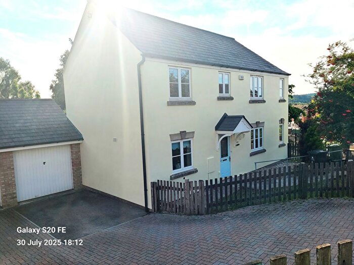 3 Bedroom Semi-Detached House To Rent In Parragate Road, Cinderford, GL14