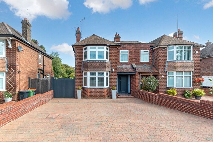 4 Bedroom Semi-Detached House For Sale In Bullpond Lane, Dunstable, LU6