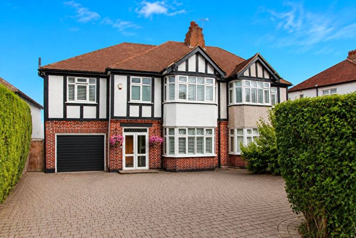 4 Bedroom Semi Detached House For Sale In Banstead Road, Carshalton Beeches, SM5