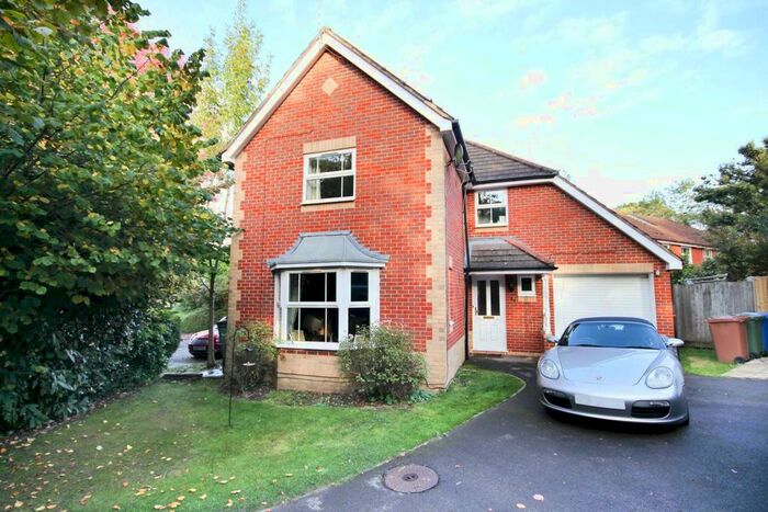 4 Bedroom Detached House To Rent In Hitherhooks Hill, Binfield, RG42