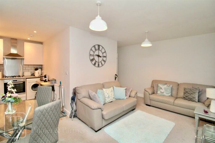 1 Bedroom Bungalow For Sale In Luff Way, Walton On The Naze, Essex, CO14