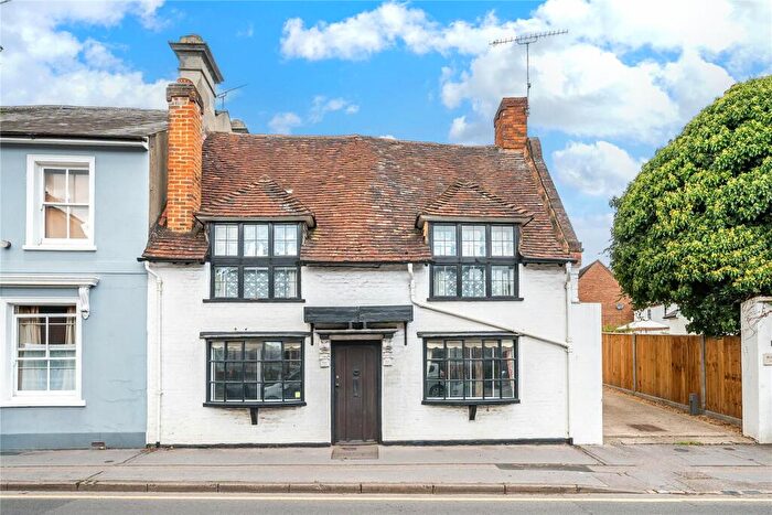 3 Bedroom Semi-Detached House To Rent In West Street, Farnham, Surrey, GU9