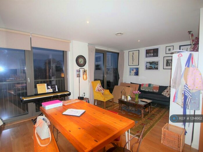 2 Bedroom Flat To Rent In Camberwell Passage, London, SE5