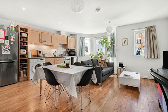 2 Bedroom Apartment For Sale In Kelly Avenue, London, SE15