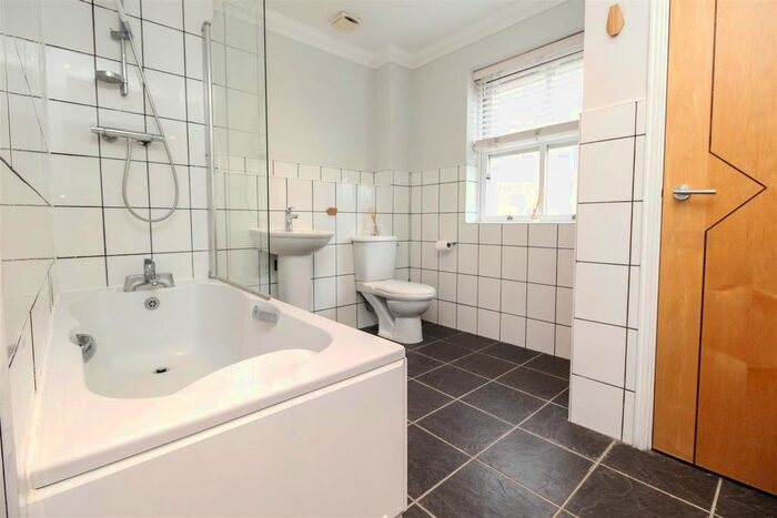 2 Bedroom Flat To Rent In Windsor Place, Leamington Spa, CV32