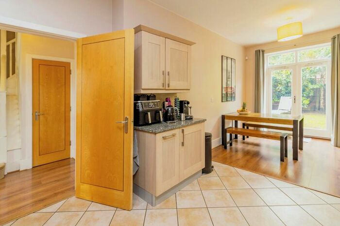 6 Bedroom Detached House For Sale In Kingswear Drive, Milton Keynes, MK10