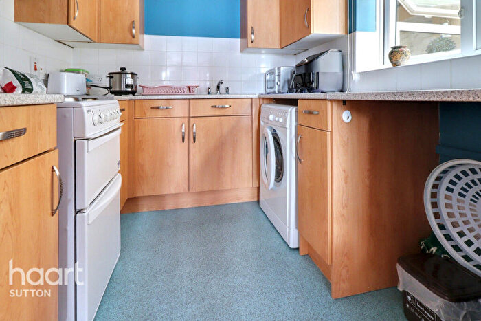 1 Bedroom Flat For Sale In Thicket Road, Sutton, SM1