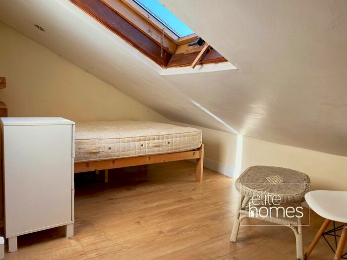 Studio To Rent In Dumont Road, London N16