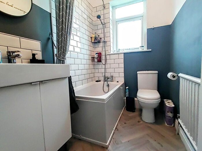 3 Bedroom End Of Terrace House For Sale In Packington Street, Thornton, Bradford, BD13