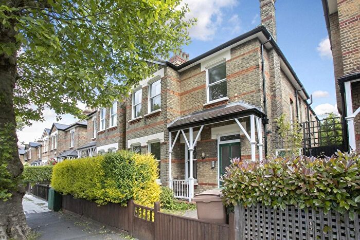3 Bedroom Flat To Rent In South Croxted Road, West Dulwich, London, SE21
