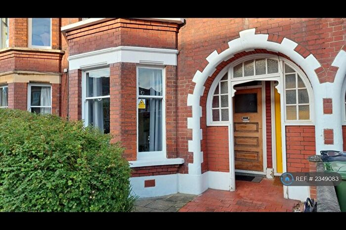 2 Bedroom Flat To Rent In Fieldhouse Road, London, SW12