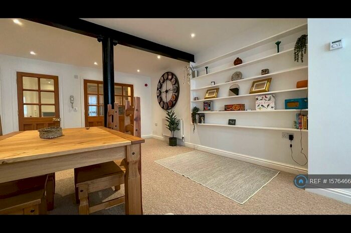 1 Bedroom Flat To Rent In The Old Picture Hall, Ilfracombe, EX34